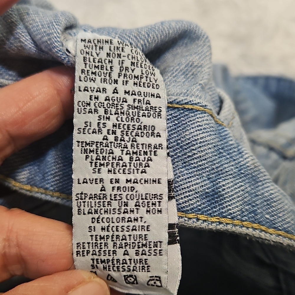 Young‎ Hearts Run Free Women's Distressed Light Wash Denim Jean Jacket - Picture 8 of 8